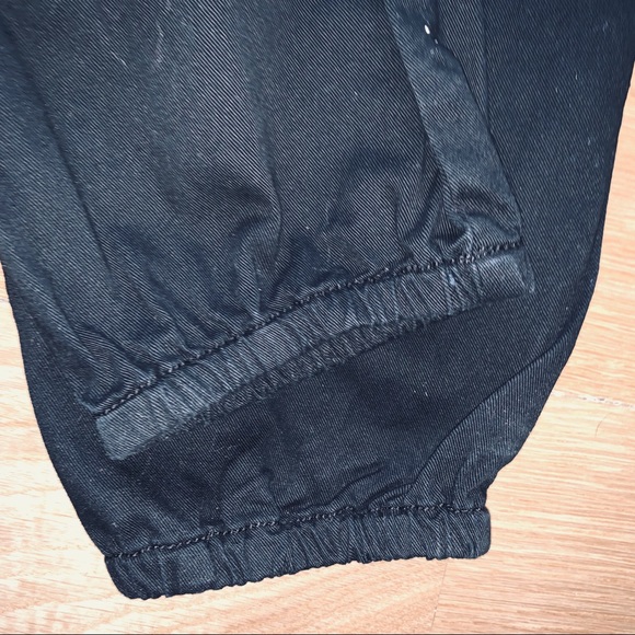 CR Cropped Cargo Pants - Picture 6 of 6